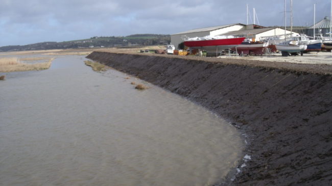 Rechargement et retalutage d’une digue Rechargement et retalutage d'une digue